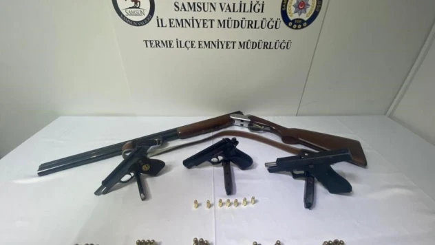 Terme'deki polis uygulamasında silah ele geçirildi