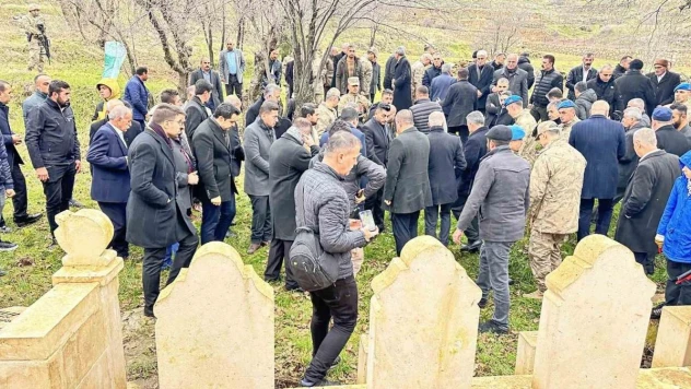 Teröristlerin 37 yıl önce katlettiği vatandaşlar mezarları başında dualarla yad edildi
