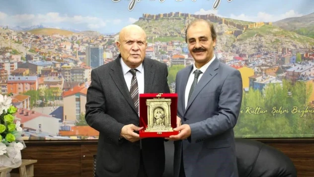 Ticaret İl Müdürü Zengin Başkan Pekmezci ile vedalaştı