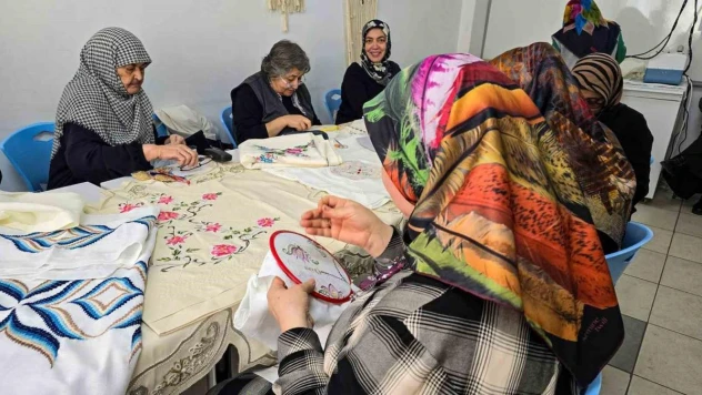 Tokat'ta 82'lik Cevriye Teyze ikinci kez çeyizini hazırlıyor