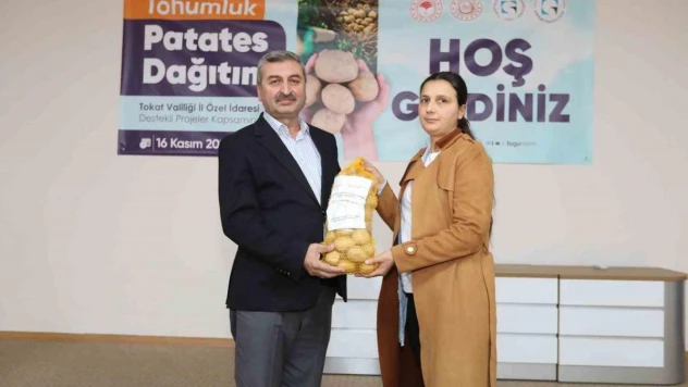 Tokat'ta çiftçilere tohumluk patates dağıtıldı