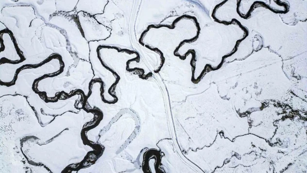 Tokat'ta kar altındaki mendereslerde mest eden görüntüler