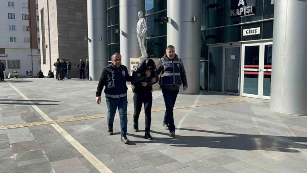 TOKİ hak sahiplerini toplam 430 bin TL dolandıran şüpheli yakalandı