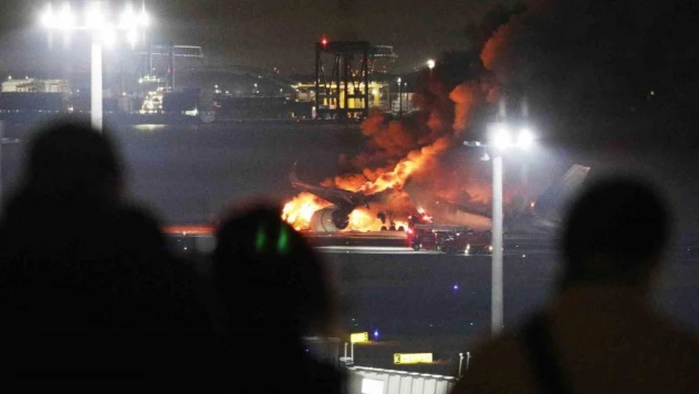 Tokyo'da yolcu uçağıyla çarpışan sahil güvenlik uçağındaki 5 kişi öldü, pilot ağır yaralandı