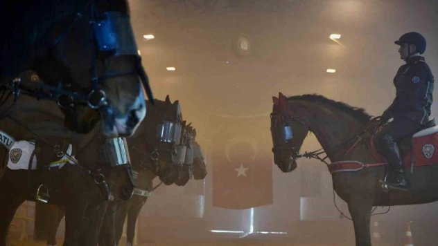 Toplumsal olaylarda etkin rol üstlenen atlı polisler her daim göreve hazır