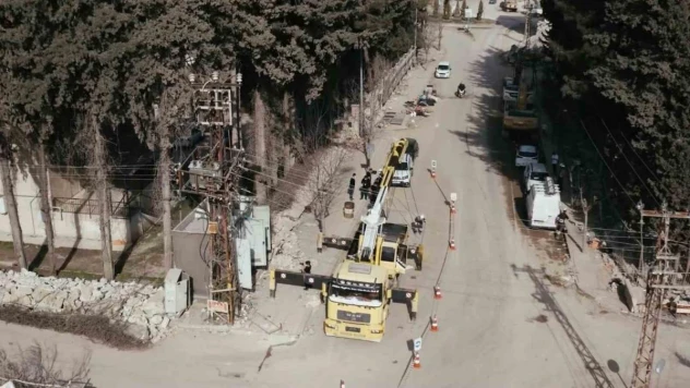 Toroslar EDAŞ deprem bölgesindeki elektrik dağıtım çalışmalarını sürdürüyor