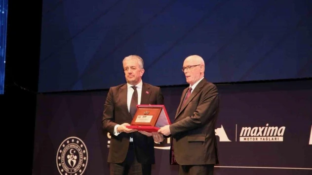 TOSFED'ten Başkan Kurt'a ödül