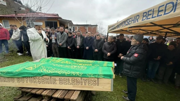 Trafik kazasında hayatını kaybeden 2 kişi toprağa verildi