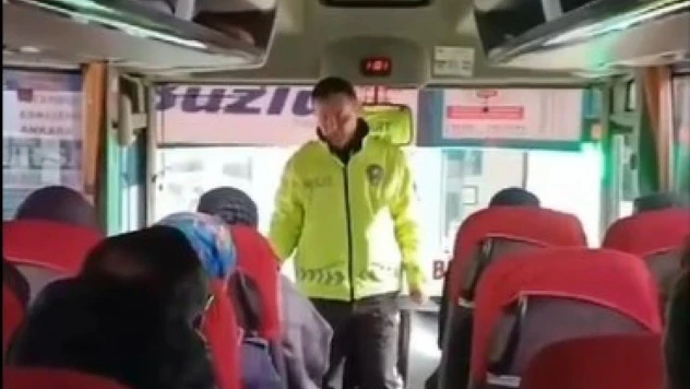 Trafik polislerinden bilgilendirme çalışması