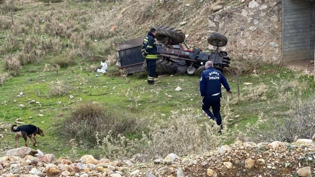 Traktörün altında kalan 3 çocuk annesi kadın hayatını kaybetti