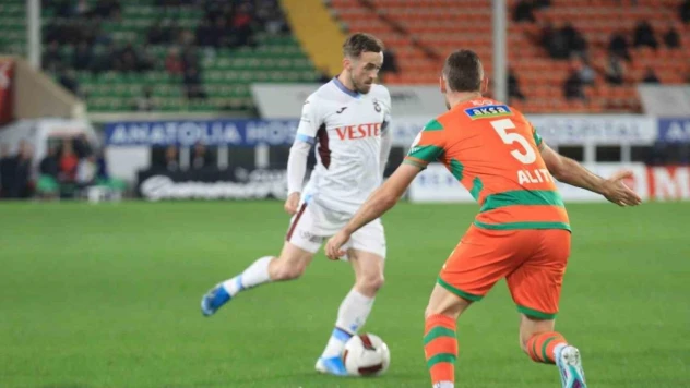 Trendyol Süper Lig: Alanyaspor: 1 - Trabzonspor: 0 (Maç devam ediyor)