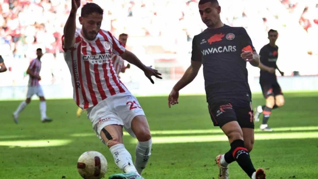 Trendyol Süper Lig: Antalyaspor: 2 - Fatih Karagümrük: 1 (İlk yarı)