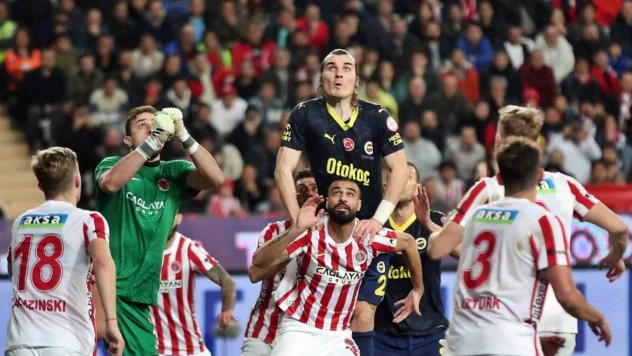 Trendyol Süper Lig: Antalyaspor: 0 - Fenerbahçe: 1 (İlk yarı)