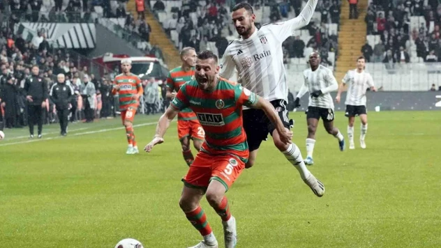 Trendyol Süper Lig: Beşiktaş: 1 - Alanyaspor: 1 (İlk yarı)