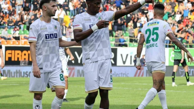 Trendyol Süper Lig: Corendon Alanyaspor: 2 - Konyaspor: 1 (İlk yarı)