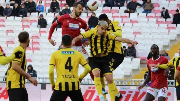 Trendyol Süper Lig: E.Y. Sivasspor: 0 - İstanbulspor: 0 (İlk yarı)