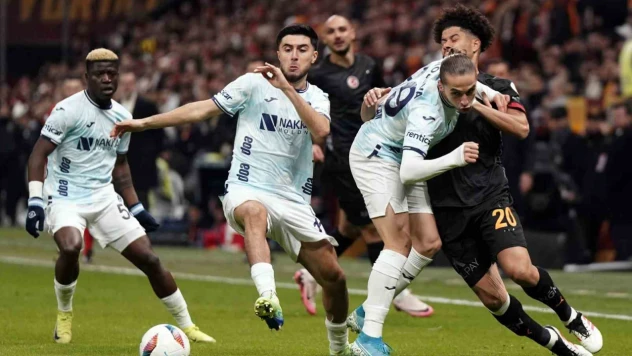 Trendyol Süper Lig'in 23. haftasında oynanan Galatasaray - Adana Demirspor maçının 33. dakikasında Adana ekibi sahadan çekildi.