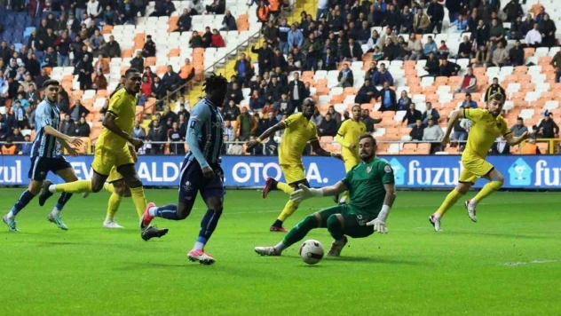 Trendyol Süper Lig: Y. Adana Demirspor: 1 - İstanbulspor: 0 (İlk yarı)