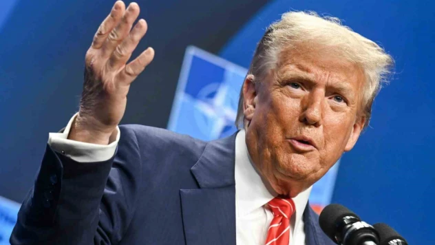 Trump'tan CNN ve New York Times'a çağrı: 'Sahte haber muhabirleri derhal kovulmalı'