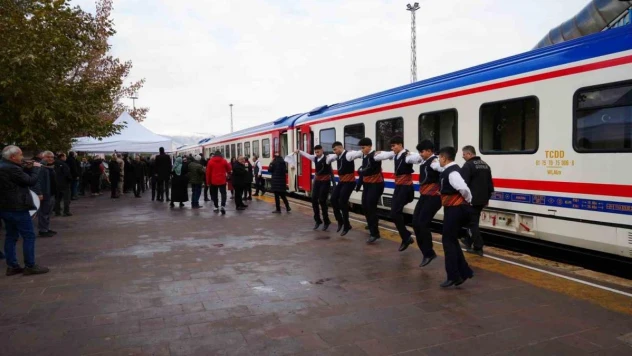 Turistik Doğu Ekspresi'ne Erzincan'da sıcak karşılama