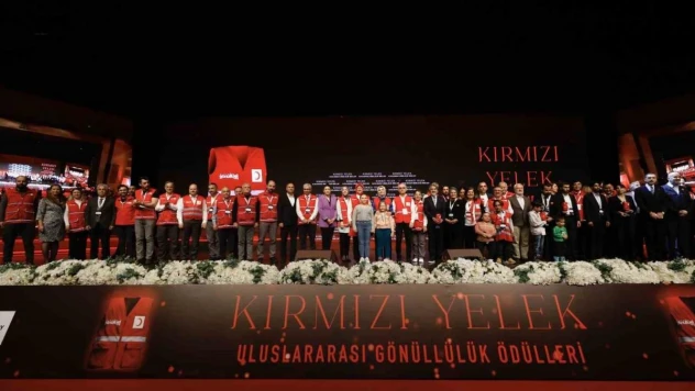 Türk Kızılay'ın 'Uluslararası Kırmızı Yelek Gönüllülük Ödülleri' verildi