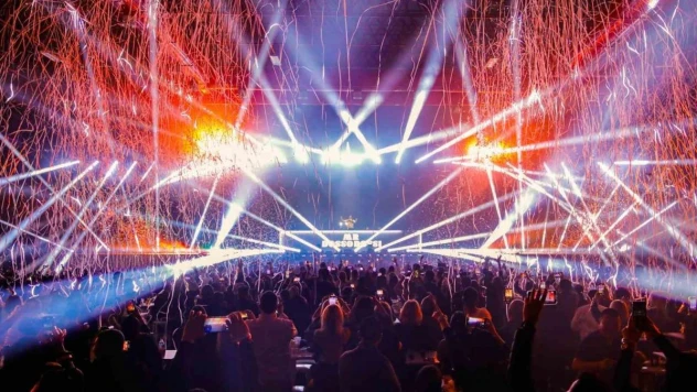 Türkiye'nin en büyük iç mekan sahnesinde beş bin kişilik 'Fashion Party' düzenlendi