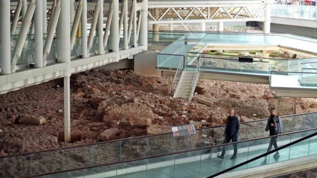 Türkiye'nin ilk nekropol müzesinde camdan yollarda tarihi yolculuk