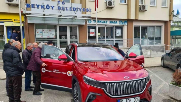 Türkiye'nin yerli otomobili TOGG'a Beyköy'de yoğun ilgi gördü