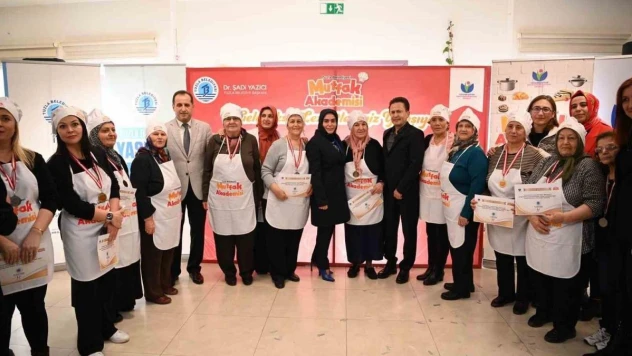 Tuzla'da Geleneksel Lezzetler Yarışmasında 65 yaş üstü büyükler hünerlerini sergiledi