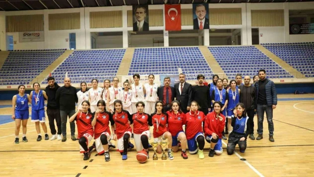 U14 ve U16 Kızlar Basketbol Şampiyonu İpekyolu Belediyesi Spor Kulübü oldu
