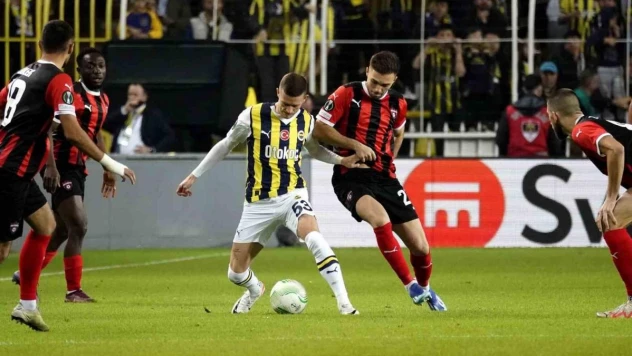 UEFA Avrupa Konferans Ligi: Fenerbahçe: 0 - Spartak Trnava: 0 (Maç devam ediyor)