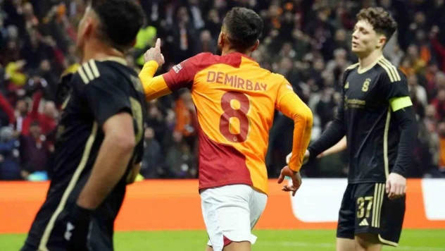 UEFA Avrupa Ligi: Galatasaray: 1 - Sparta Prag: 0 (İlk yarı)