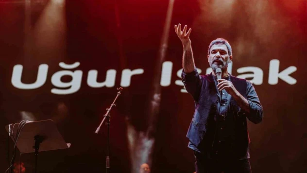 Uğur Işılak hayranlarını coşturdu