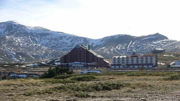 Uludağ'da karlar eridi, güneş ve rüzgar hakim