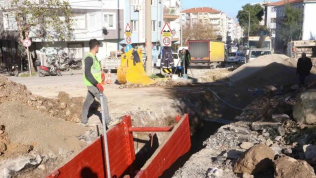 Ulutepe Caddesi'nin yağmur suyu hattında ilk kazma vuruldu