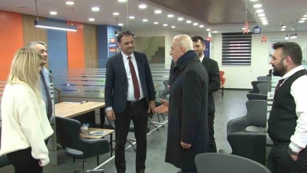 Ümraniye Belediye Başkanı İsmet Yıldırım esnafı ziyaret etti