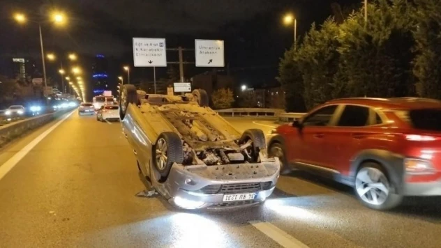 Ümraniye'de kazaya karışan araçlardan biri takla atarak durabildi