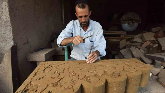UNESCO Kültürel Miras Listesi'nde bulunan geleneksel Ahlat taş işçiliği yaşatılıyor