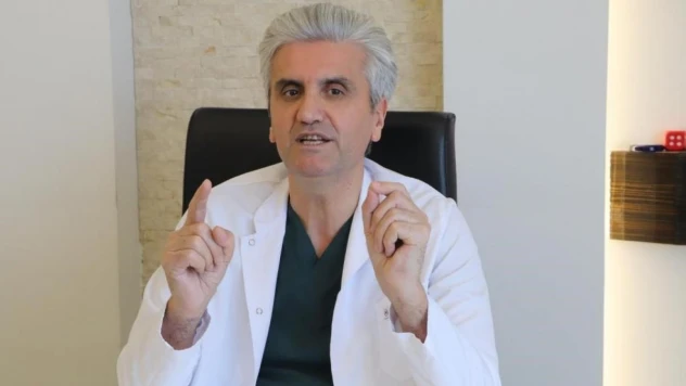 Ünlü estetikçiden 'küçük göğüs' uyarısı