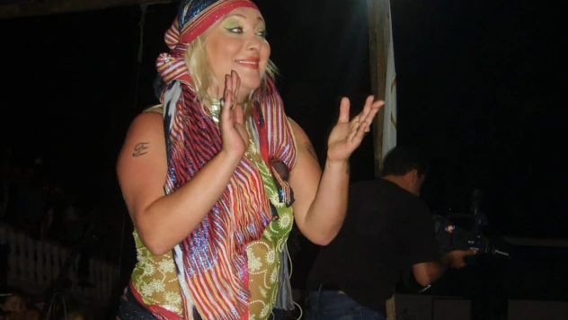 Ünlü sanatçı Güllü evinin terasından düşerek hayatını kaybetti