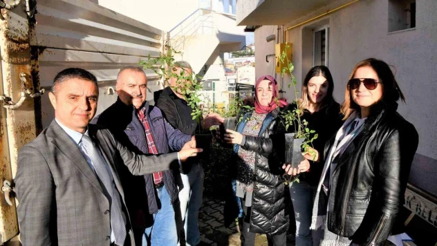 Üreticiye 2 bin 350 kuşburnu fidanı desteği