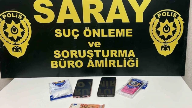 Uyuşturucu madde ve sahte parayla yakalandı