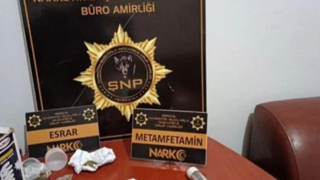 Uyuşturucu satıcısına suçüstü