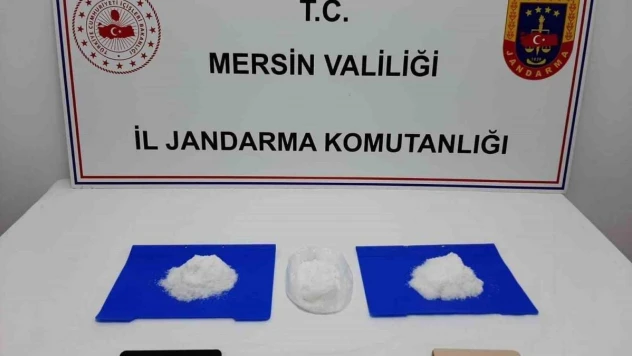 Uyuşturucu taciri 1 kilo metamfetaminle yakalandı