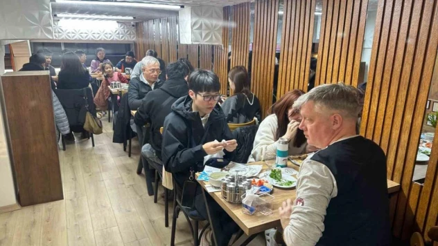 Uzak Doğudan gelip meşhur Denizli kebabının tadına baktılar