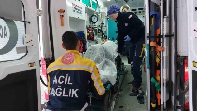 Üzerine 6. kattan halı düşen 17 yaşındaki kız hastanelik oldu