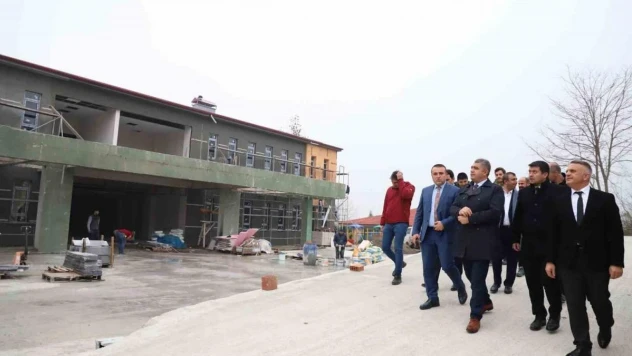 Vali Aslan'dan okul inşaatlarına yakın takip