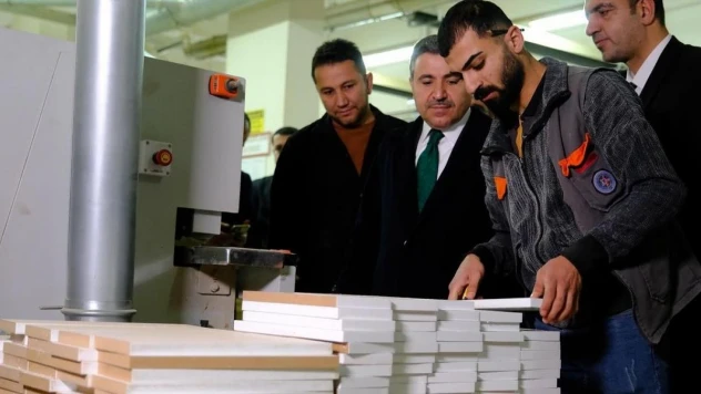 Vali Atay 'Her Eve Bir Çalışma Masası Projesi'ni inceledi