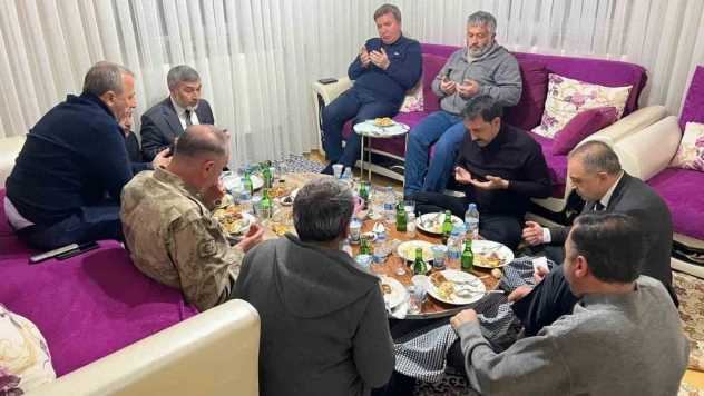 Vali Aydoğdu, iftarda şehit ailesine misafir oldu