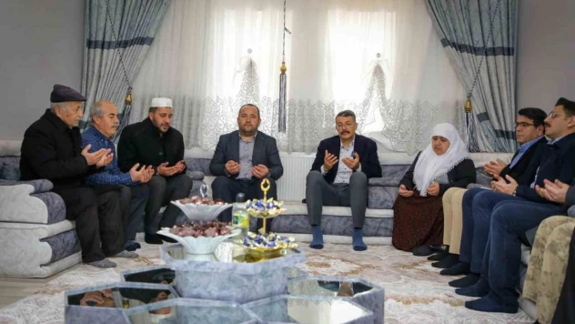 Vali Çelik, Bağışlı köyünde şehit ailesini ziyaret etti